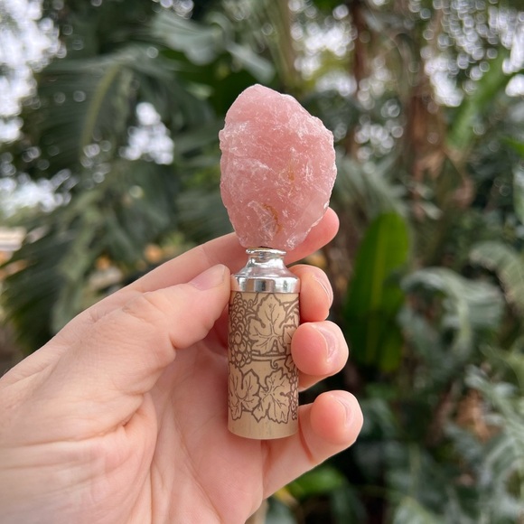 Rose Quartz Wine Bottle Stopper - Elegant Handcrafted Design - Picture 5 of 9